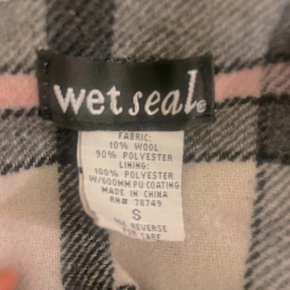 Snow proof plad winter coat - Picture 2 of 3